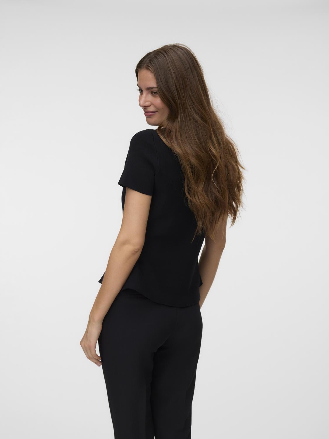 model_shot-back